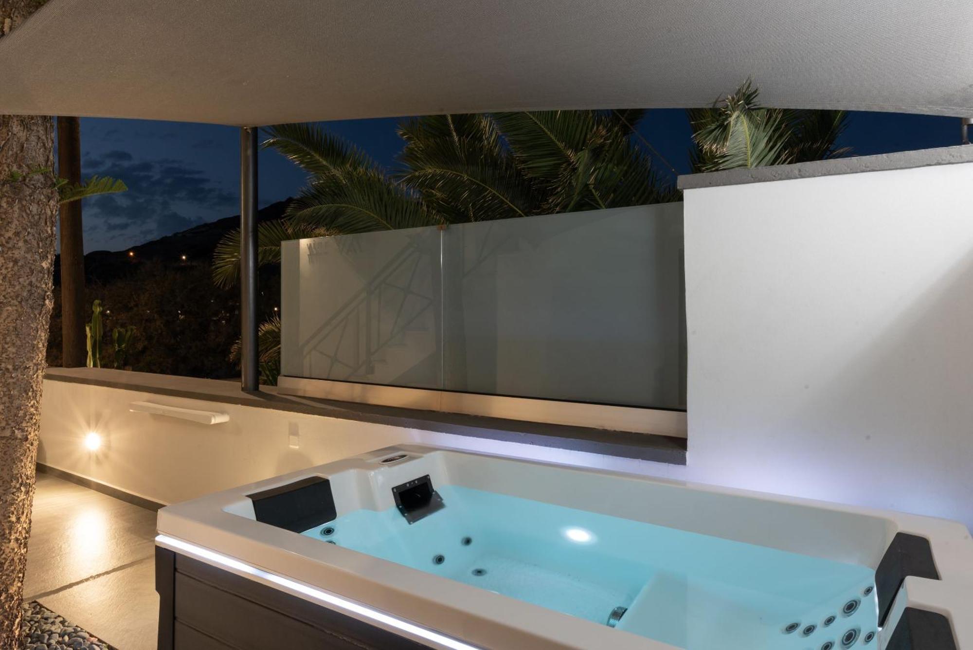 Aniv Villa By The Sea Kini Exterior photo