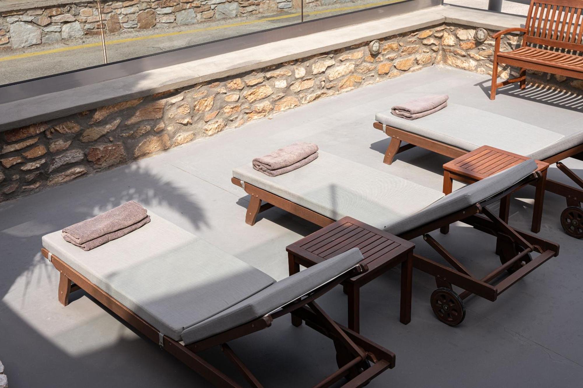 Aniv Villa By The Sea Kini Exterior photo